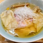 飯田商店 - 塩らぁ麺、ワンタン入り。
