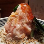 日本橋 海鮮丼 つじ半 - 梅  …… 1,250円
            　いくら、マグロ、中落ち、海老、つぶ貝、ミル貝、イカ、数の子、きゅうり、長ネギ
            