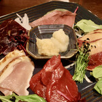 Meat＆Wine 肉酒場サルーテ - 肉刺し５種盛り（各３枚）