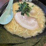 横浜家系ラーメン 極味家 - 料理写真: