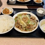 天府城 - 豚肉と野菜の炒め定食