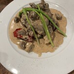 LA TABLE DE YAMASAKI - Fricassé de veau avec patate douce, poivron rouge, champignons de Paris 