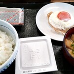 なか卯 - 目玉焼き、納豆定食