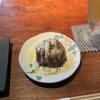 焼鳥  吉祥 - お通し　生ハムのサラダ仕立て