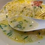 黄金の塩らぁ麺 ドゥエイタリアン - 