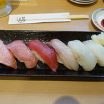 Asakusa Sushiba Hinato Maru - まぐろ３貫（950円）・白身３貫(750円）