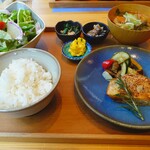 わたす日本橋 - 宮城産メカジキのタンドリー風オーブン焼き定食ランチ