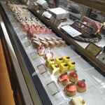 Patisserie L'atelier de Antique - アンティークも見えますね