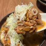 Aburi Shimizu - 大根や蒟蒻やお豆腐が半分を占めることが多いもつ煮込みですが…
                        こんなにいろんな部位のモツが、ちゃんとたっぷり入っているもつ煮込みは初めて！(*´˘`*)♡