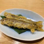 炭火割烹 麻布龍土町 - お通し(稚鮎の天ぷら)