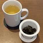 Chainate Burufamu Ran - 茶葉を蓋に乗せて烏龍茶をいただきます