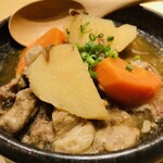 炭火割烹 麻布龍土町 - 尾花沢牛の肉じゃが