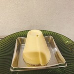 あまみカオリ研究所 - 「とんがり（チーズケーキ）」（税込580円）