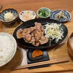 土鍋めし ひなた - 生姜焼き定食1,490円　おかわりは一回無料