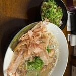 豚と魚のラーメン屋 ねこや - 料理写真:
