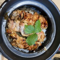 神谷町 なないろ - ひつまぶし。こんがり鶏肉が食欲をそそる。