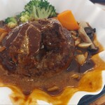 Roiyaru Hosuto - このビーフシチューは美味しい。ホロホロ感が私は好きです。ハンバーグも肉汁満載。凄い。