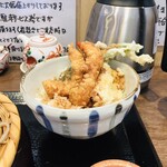 Teuchi Soba Makino - ピーマン長っ！1番したは、大きめな茄子　美味しい天丼でした！