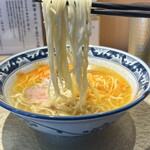 Hitonkotsu Naoto - 中細麺