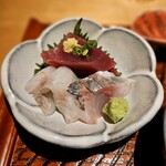 Rintarou - お刺身オイシー♪鯵はとろけるような旨さ、白身の鯛はコリコリと弾力が強く、鰹はさっぱりみずみずしいお味でした♪(*´▽｀)