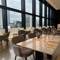 ベージュ アラン・デュカス 東京 - 