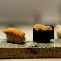 鮨 七海 - （左）バフンウニ（右）ムラサキウニ