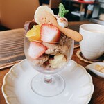 にじいろcafe - プチパフェのアップです