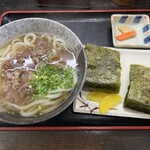 五平太 - 肉うどんとおにぎり(1皿)