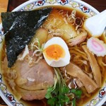 Shirakawa Te Uchi Ramen Usagi - 　アップ！この油浮きキラキラ！最高！