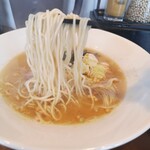 鶏×麦 らら - 　つるつるのストレート細麺！タイミング良くつるつると!　