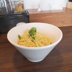 鶏×麦 らら - 　「替え玉」イン！こちらもリズム良くつるつると完食！