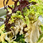 渡辺料理店 - このたっぷり盛り付けられたアスパラソヴァージュが烏賊とピスタッキオにものすごく合います！