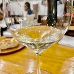 渡辺料理店 - ロワール地方サンセールのソーヴィニヨンはミネラル感もありドライな口当たりですが徐々に変化して楽しい