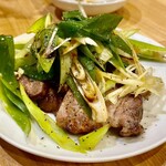 かつぎや - 良い肉が入ったんで勿体ないけど叉焼にしたそうですがそれを九条葱と炒めるなんて最高です