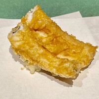 江戸前晋作 - 一本揚げて半分は出汁に潜らせてから出てきます