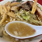 Daichan Ramen - にんにくたっぷりの蜂蜜入りの甘いスープ