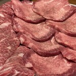 炭火焼肉ホルモンさわいし - 