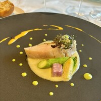 Ristorante Crocifisso - 本日の鮮魚(金目鯛)のソテー
                    2色のアスパラガスとオレンジのザバイオーネのソース