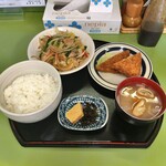 Shokujidokoro Kojika - 肉野菜炒めとチーズハムカツ定食