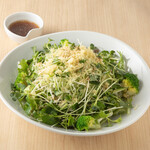 Green salad with dashi dressing [serves 3-4]