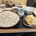 小諸そば 新宿一丁目店 - 二枚もり420円、かき揚げ天ぷら140円　超破格