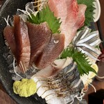 Yamauchi Nojo Toride Higashiguchi Ekimae Ten - Assorted Sashimi Platter – A colorful and vibrant dish that says, "Everyone, cheer up!"