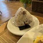 コフレアコーヒー - デリサラダプレート：十六穀米おにぎり
