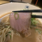 麺や輝 - チャーシューリフト✌︎('ω')✌︎