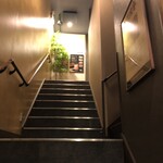 炭火焼 てんま  米沢本店 - 階段を上がりました  (:-ω-)ﾂｶﾚﾀｰ
