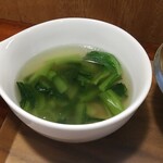 キッチン ブルー グローブ - ほうれん草スープのアップ