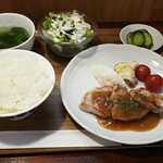 キッチン ブルー グローブ - 豚ヒレ肉ソテー　醤油椛と柚子胡椒のソース