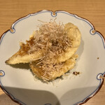 Tempura Tenkiyo - 初夏の天ぷらコース４１８０円。新玉ねぎのバラ揚げ。甘味の強い新玉ねぎが美味ですね。