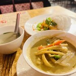 タイ料理 スワンナプームタイ - 