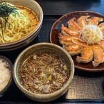 五味八珍 - 餃子と濃厚つけ麺のセット